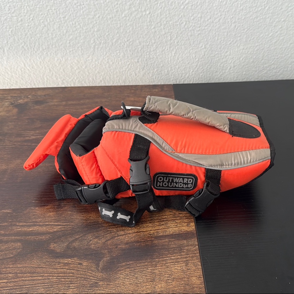 Outward Hound Small Dog or Medium Cat Life Vest